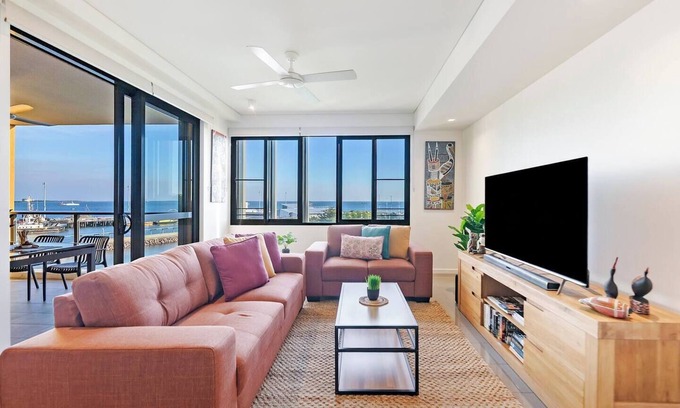 Darwin City Centre Apartment | Marina Outlook Scenic Waterfront Living with Pool