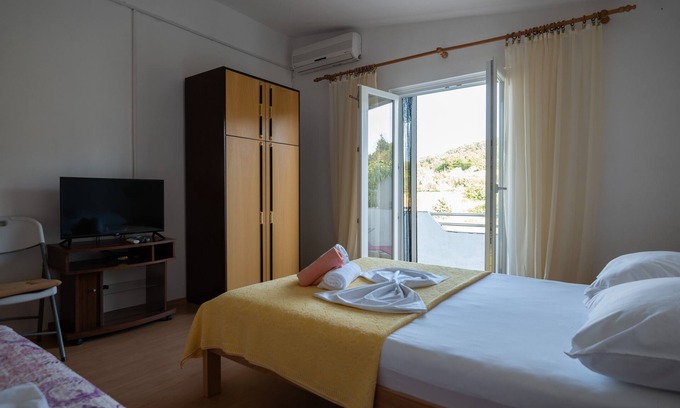 Razanac Apartment | Marina's Apartments - One Bedroom Apartment with Terrace