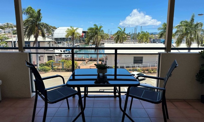 South Townsville Apartment | Marina View Apartment - Steps Away from CBD
