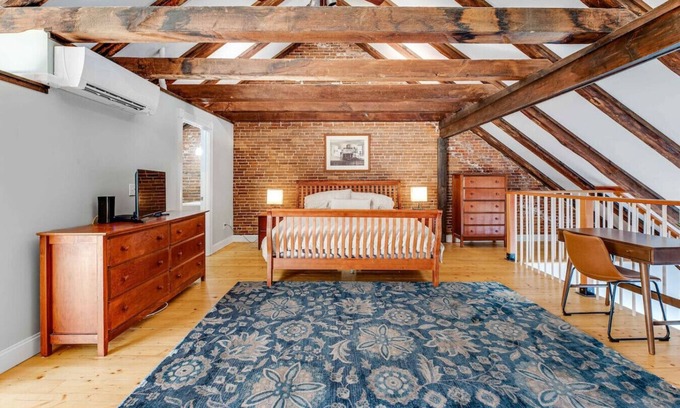 Belfast Apartment | Mariner's Loft on Main St - Right Downtown!