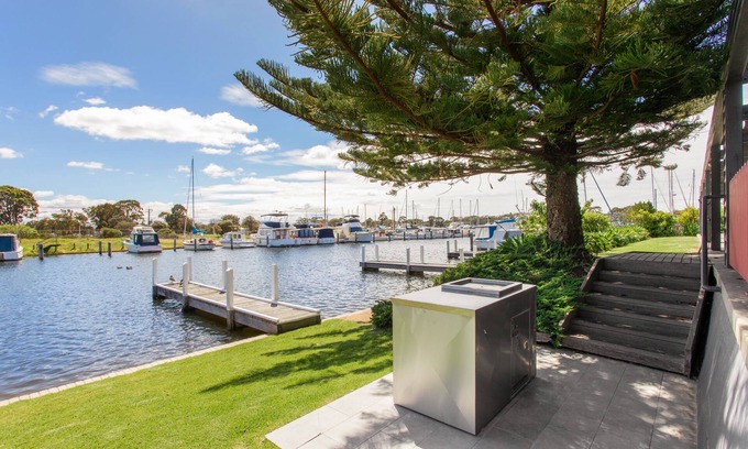 Paynesville Hotel | Mariners Cove at Paynesville Motel & Apartments