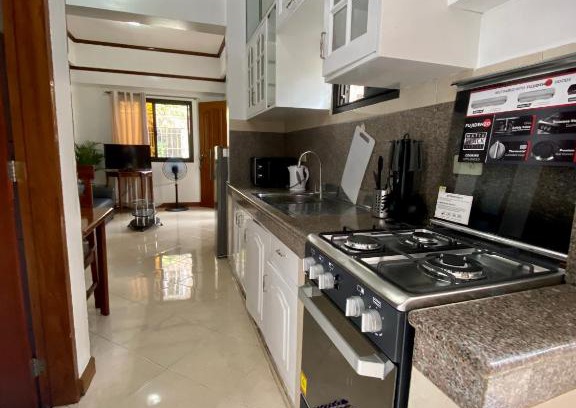 Puerto Galera House | Marion Roos Bungalow