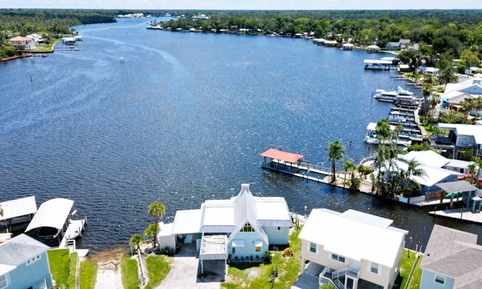 Homosassa House | Marker 7 River House