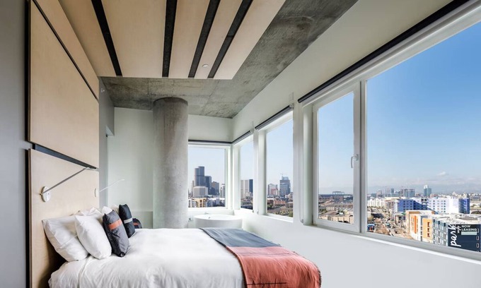 River North Art District Hotel | Market View Suite at The Source Hotel, Pets Allowed, Parking