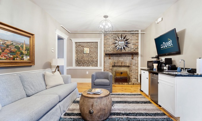 Harleston Village Apartment | Marquee (Suite B) Prime Spot