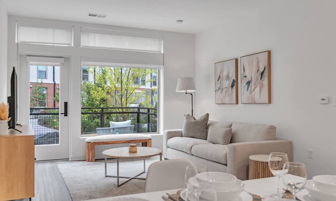 McLean Apartment | Marshmallow Light Oak 2BR 2BTH Tysons w Amenities