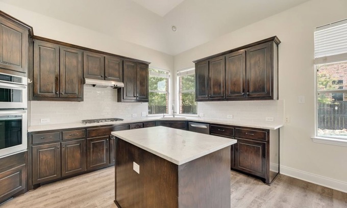 Allen House | Marvelous 4-bedroom house with Large backyard and pool/SPA