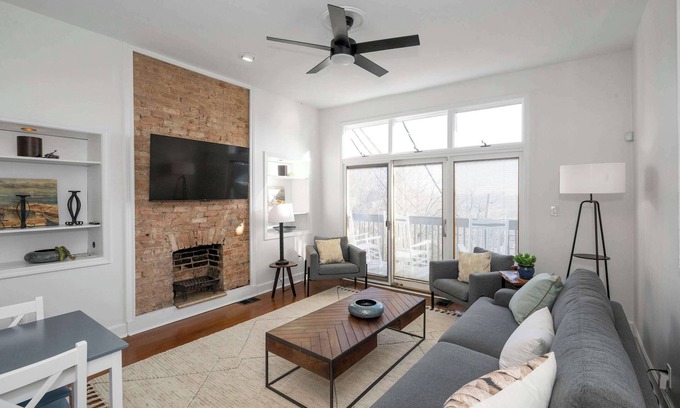 East Price Hill House | Maryland’s Incline Dist By Blackhouse – Chic 2 BDR