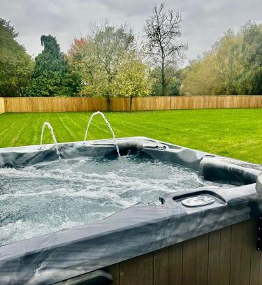 Frampton Apartment | Marzion House with Hot Tub