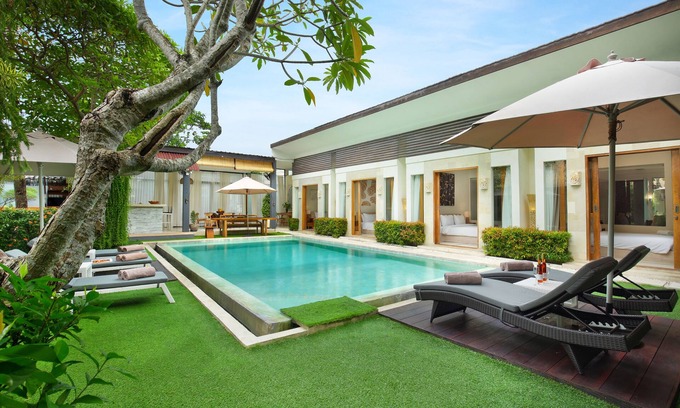 Seminyak Villa | MASSIVE! 9 BEDR!/9BATH VILLA/POOL CENTRAL SEMINYAK