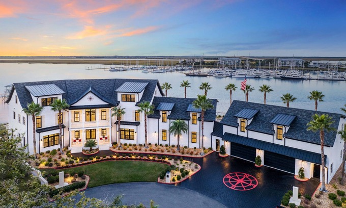 Saint Simons Island House | Massive Oceanfront Estate on St. Simons Island