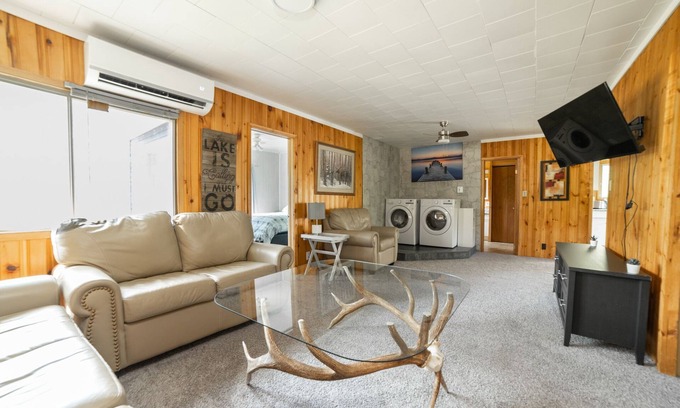 Sandy Hook Cottage | Matlock Dunnotar Area Pet Friendly 3 Bed Cottage Across the Road From the Lake