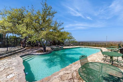 Canyon Lake House | Maverick Mountaintop Retreat