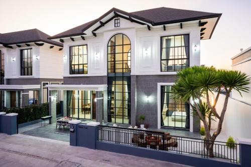 Nong Prue Villa | Mavia fun poolvilla pattaya