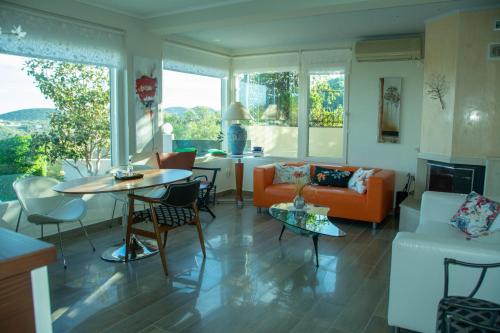 Ormos Agiou Ioannou House | Maya's home