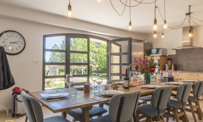 Paradou House | Mazet de Paul & Raymonde, 7 bedrooms, 4 bathrooms, shared pool - Vallée des Baux