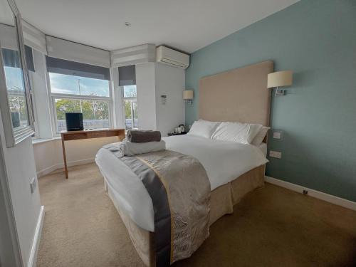 Seven Kings Hotel | McCafferty's Guesthouse Ilford
