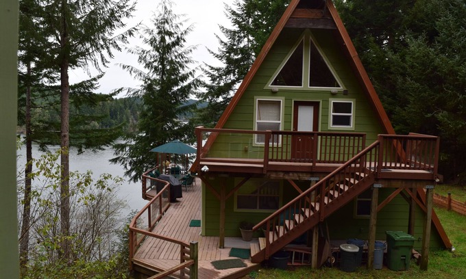Lakeside House | Mcdragonfly Cabin-wow! This Is Some Cabin.