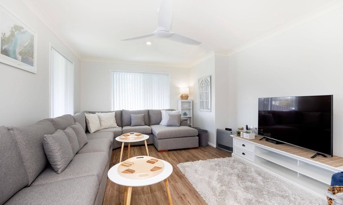 Kings Point House | McGrath welcome's you to Ellerslie family home , Stay 4 pay 3 for the whole month of April