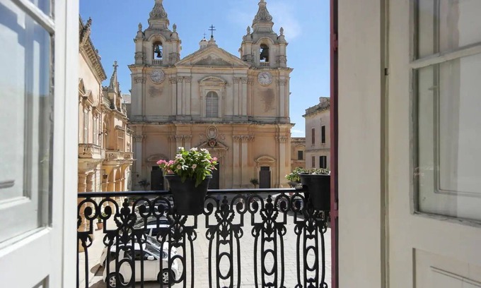 Mdina Old City House | Mdina Regal House of Character: incredible view!