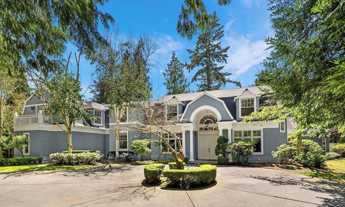 Medina Villa | Medina Elegant 5BR Mansion|Lake Park & Bellevue DT