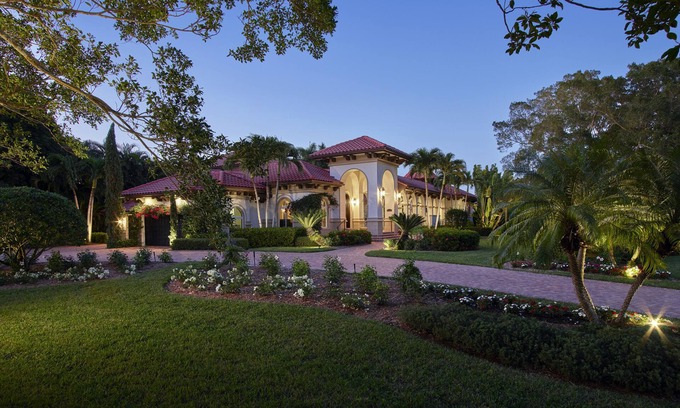 Moorings House | Mediterranean Villa in the heart of Naples! Location & Luxury!