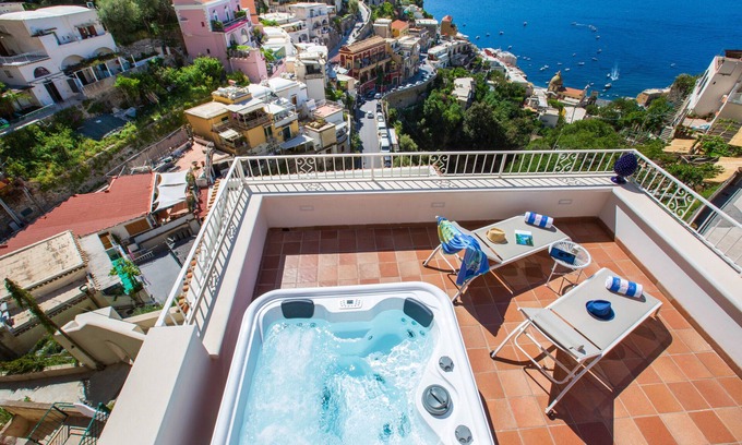 Liparlati Apartment | Medusa suite with jacuzzi