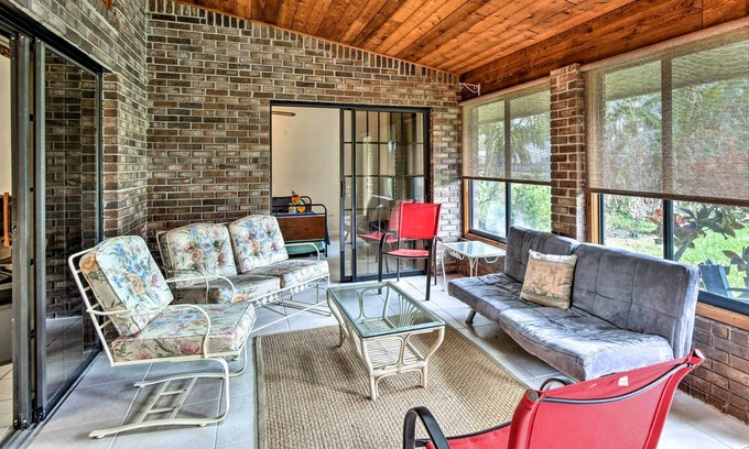 Tropic House | Melbourne Family Getaway - 7 Mi to Canova Beach!