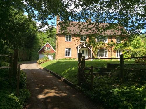 Barns Green Apartment | Melbury