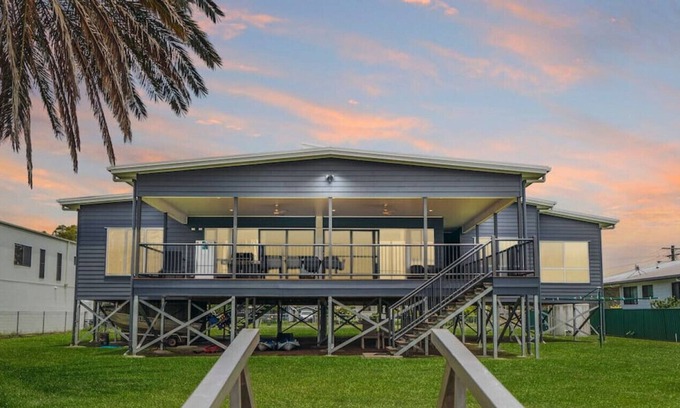 Meldale House | Meldale · Waterfront house Pumicestone passage