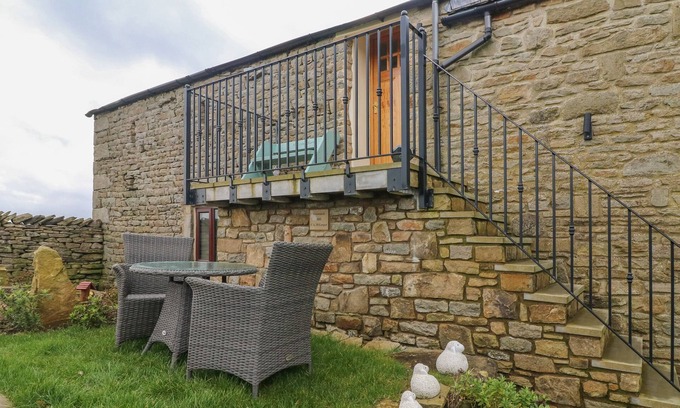 Settle Cottage | MELSOME BARN, with open fire in Settle