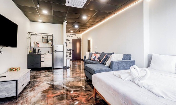 North Oakland Apartment | Melwood Suites Unit 105 Studio