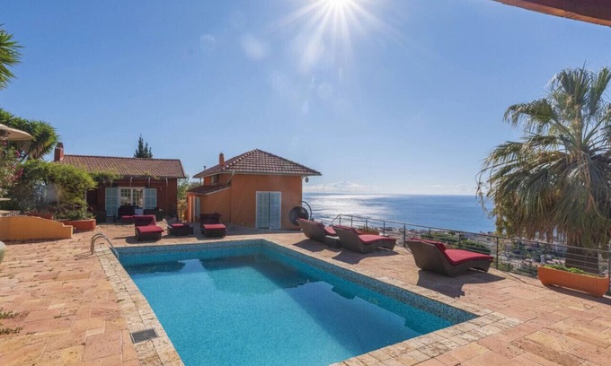Menton Villa | Menton - Piscine Vue mer Suite privée