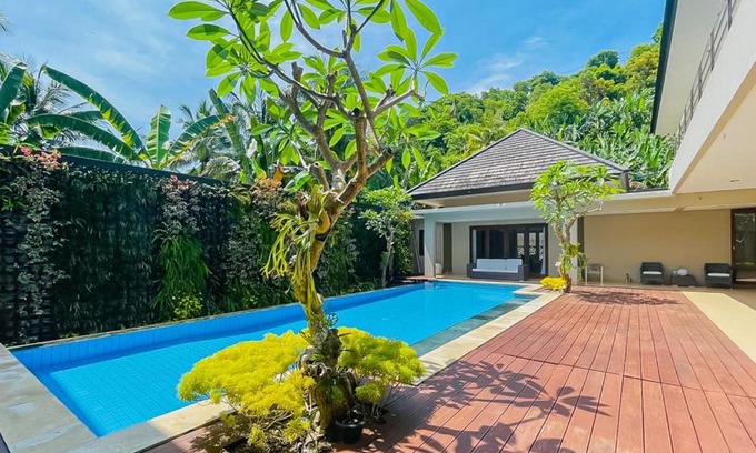 Senggigi Villa | Merbau Luxurious Villa Senggigi by The Lavana - 5 Bedroom Villa