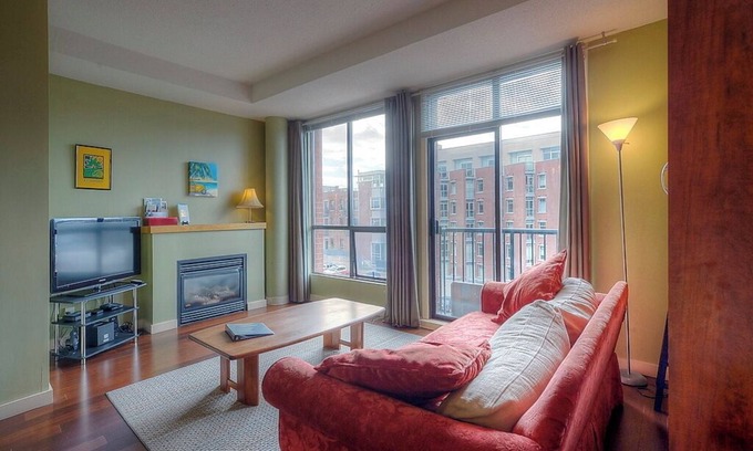 Downtown Victoria Condo | Mermaid Retreat