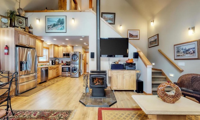 Leavenworth House | Merry Creekside Retreat