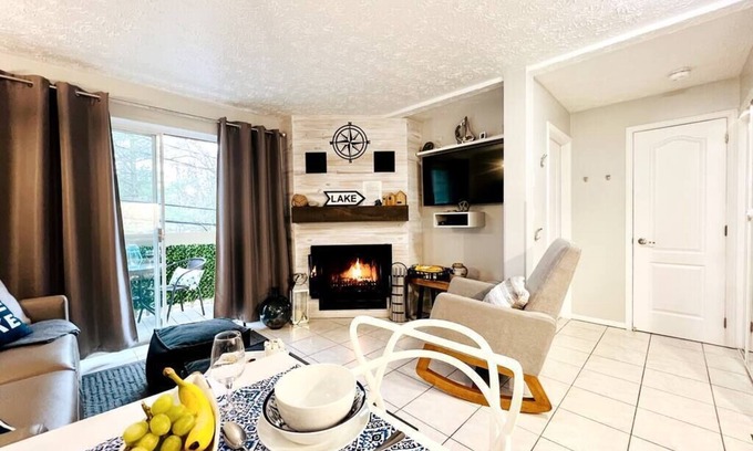 Magog Apartment | Merry Sud Suite-Condo with Indoor Pool and Spa