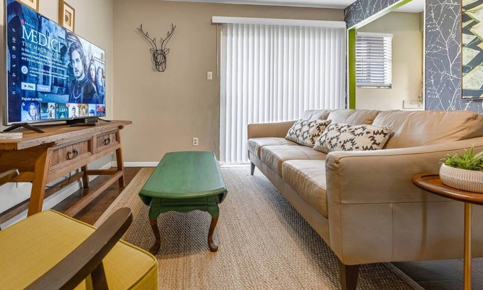 College Station Apartment | Mesa Verde: Great Location/Comfy King Beds