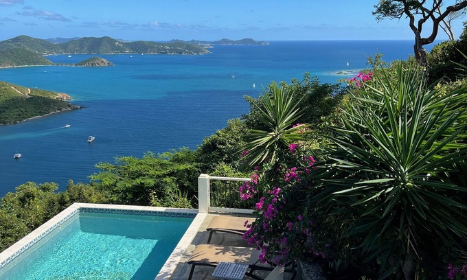 Estate Carolina Villa | MESMERIZING VIEWS, COOLING TRADEWINDS: COCONUT BREEZE VILLA