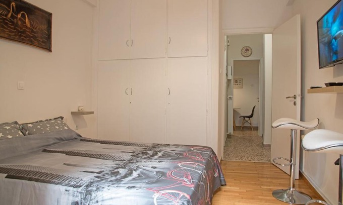 Pangrati Apartment | Messolonghi Square Apartment