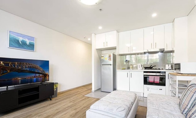 Burwood Apartment | MetaWise Burwood Westfield 2 Bed Free Parking WIFI