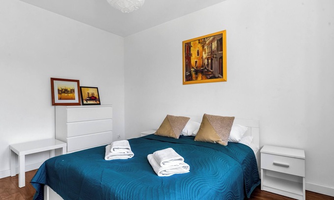 Muranow Apartment | Metro Ratusz Arsenał Homely Apartment