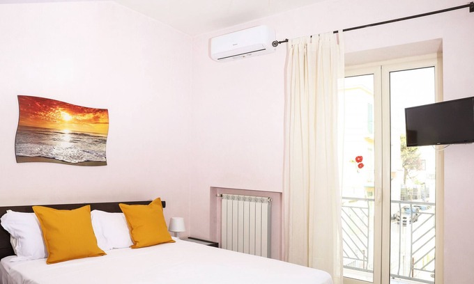 Pozzuoli Apartment | Metro Solfatara Apartment by Wonderful Italy