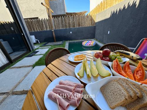 Passo de Camaragibe Apartment | MHV Milagres - Studio Guadalupe 05, quarto e sala privativo a poucos metros da Praia do Marceneiro