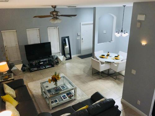 Miramar House | Miami Fort Lauderdale Vacation Rooms