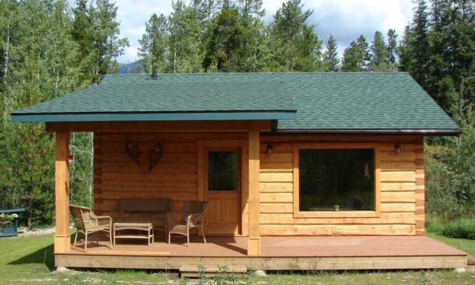 Tete Jaune Cache Hotel | Mica Mountain Lodge & Mica at Mt Robson Park, near Jasper National Park