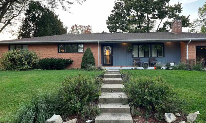 State College House | Mid century Mod ranch walking distance to PSU & Downtown State college