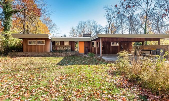 Bloomington House | Mid-century modern in signature Blmtn neighborhood