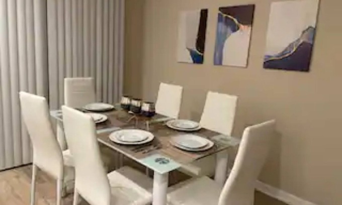 North Houston Apartment | Midtown Blue Retreat │ Bars, Shppng, Rstrnts Near