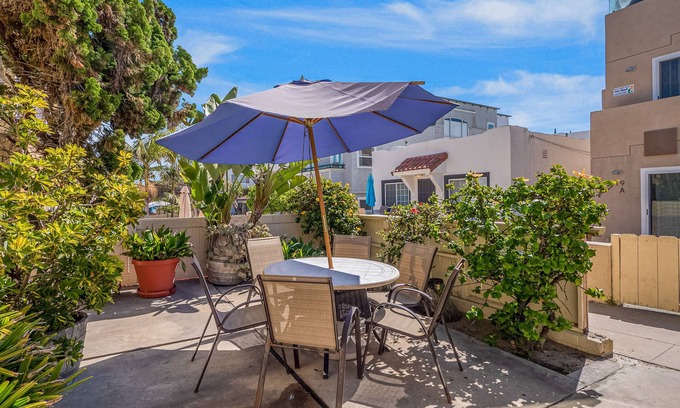 Central Mission Beach House | Mike's Place at the Beach Charming home with nice patio 60 steps from beach & boardwalk